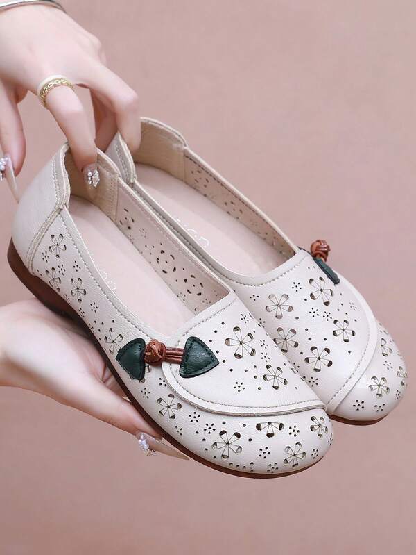 صنادل صيفية للنساء المتوسطة والكبار في السن، من جلد ناعم وشبكي مُبَرَّد ومناسب للسيدات متوسطات العمر والأكبر سناً