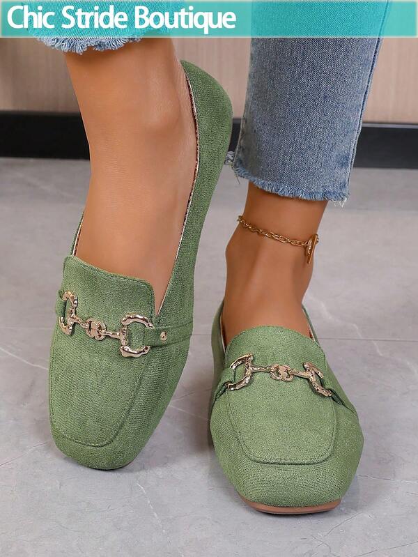 Novos mocassins femininos de bico quadrado e salto baixo 2025, sapatilhas da moda para casa, atividades ao ar livre, festas, decoradas com 1 par de fivelas, adequadas para todas as estações, feitas de flanela, sapatos casuais simples e confortáveis