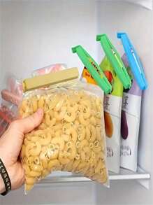 5/10/15 piezas de clips para envasar alimentos y patatas fritas, clips de conservación de alimentos que pueden soportar peso y tienen un sellado hermético. Fabricados en material de PVC a prueba de humedad y a prueba de polvo, son adecuados para diversas bolsas de plástico y de aperitivos, y se utilizan para el almacenamiento en la cocina y el hogar, accesorios de cocina y utensilios de cocina. Son adecuados para usar en dormir, viajar, oficina y escuela