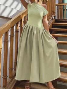 فستان أنيق بقصة كاجوال للربيع والصيف، طراز أنيق بأكتاف منحرفة وياقة عارية الكتف، بتصميم من الكروشيه والكشكشة في الأطراف، بأكمام قصيرة، قصة مستقيمة بتصميم A-line رفيع