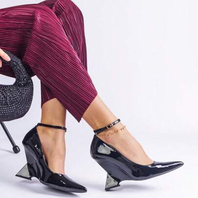 Donne Eleganti Mocassini in Pelle Verniciata Nera con Tacco a Zeppa Unico e Design a Punta con Cinturino alla Caviglia per Abbigliamento da Sera