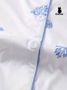 Set de 2 piezas de pijama para mujer de talla grande con estampado de tema oceánico, que incluye camisa de manga corta con cuello y botones, y pantalones cortos de cintura elástica holgada, de uso diario, cómodo y elegante para fiestas y uso casual en casa.