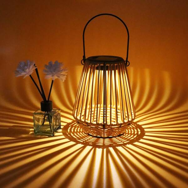 1 pieza Lámpara solar de ratán - Decoración para el hogar, restaurante, cafetería y casa de té, lámpara solar colgante para decoración del jardín, luz decorativa exterior, pantalla de lámpara de ratán hecha a mano, lámpara solar para sala de estar, estudio, posada, restaurante, cafetería - Decoración de iluminación con textura hecha a mano