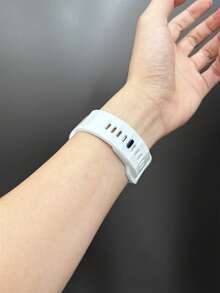 1条运动硅胶表带，兼容 42mm、38mm、40mm、41mm、44mm、45mm、46mm、49mm，时尚智能手表替换表带，适用于Series Ultra2、Ultra SE2、SE 11、10、9、8、7、6、5、4、3、2、1，男女通用 - 白色 - 查看 2