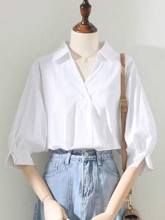 顶级休闲、优雅、通勤风格的 V 领衬衫，采用简单的后扣设计，适合春夏季节。