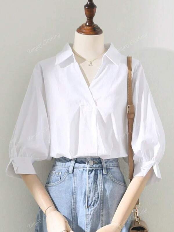 Top-End Leisure, Elegant And Commuting Style V-Neck Shirt With A Simple Back Button Design, Suitable For Spring And Summer.