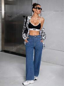 Pantalones de mezclilla sueltos con efecto desgastado, lavado liso, estilo casual, cierre de cremallera y botón, para mujer.