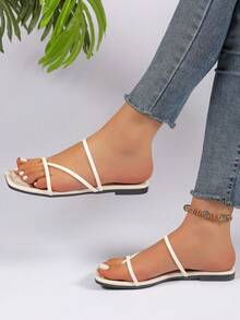 Sandalias planas con dedo abierto, de color blanco, estilo bohemio, con tira cruzada y punta cuadrada, para mujer. Diseño hueco, cómodo y versátil para vestir con vaqueros, apropiado para varios ocasiones como uso diario, vacaciones, compras, estilo de hada.