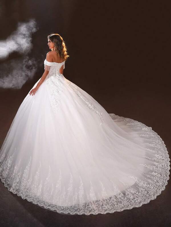 Robe de mariée de style princesse élégante avec appliqués brodés perlés à la main