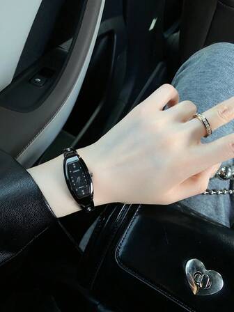 1pc Elegant Barrel Shaped Women's Quartz Watch With Black Steel Band