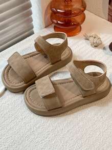 A Pair Of Summer Bestselling Children's Non-Slip Sandals. The Upper Is Khaki Color, With Double Hook And Loop Strap Design, Easy To Slip On And Off And Adjust The Tightness. The Overall Style Is Simple And Casual, Suitable For 3-12 Years Old Children In Daily Travel, Play And Other Occasions To Wear, Comfortable And Practical.Hook And Loop