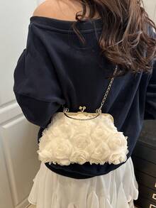 2025 新款链条花朵晚装手拿包，女士时尚明星手提包，纯色托特包/单肩包/斜挎包，链条手柄 [花卉图案位置各异]