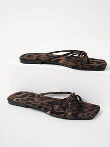 Giày sandal đế bằng họa tiết da báo màu nâu dành cho nữ, mũi vuông và quai ở mũi, cỡ lớn, giày đi biển mùa hè thời trang và đa năng cho lễ hội âm nhạc, đồ bơi/bikini, sử dụng thường ngày/trong nhà - Họa tiết da báo màu nâu - Xem 5