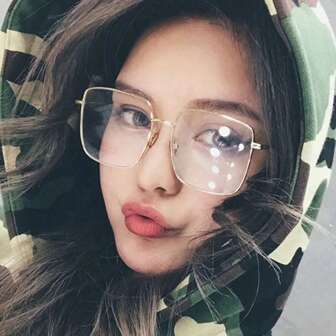 1 件男女通用时尚金属方形框架眼镜