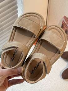 A Pair Of Summer Bestselling Children's Non-Slip Sandals. The Upper Is Khaki Color, With Double Hook And Loop Strap Design, Easy To Slip On And Off And Adjust The Tightness. The Overall Style Is Simple And Casual, Suitable For 3-12 Years Old Children In Daily Travel, Play And Other Occasions To Wear, Comfortable And Practical.Hook And Loop