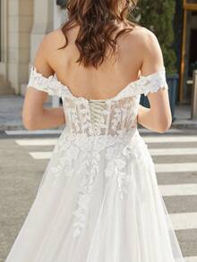 Ivory Off Shoulder Tulle Wedding Dresses With Floral Lace Applique Long A Line Romantic Style Wedding Gown For Bride - Beige - View 10