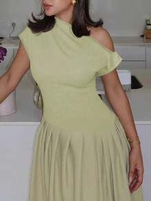 فستان أنيق بقصة كاجوال للربيع والصيف، طراز أنيق بأكتاف منحرفة وياقة عارية الكتف، بتصميم من الكروشيه والكشكشة في الأطراف، بأكمام قصيرة، قصة مستقيمة بتصميم A-line رفيع