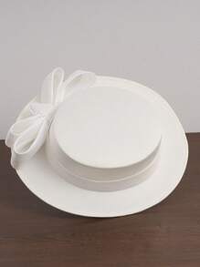 Eleganter breitkrempiger Hut mit weißer Blume und Schmetterling, geeignet für formelle Bälle, Kirchendekoration, Kentucky Style, Hochzeitskleider, Cocktail- und Teekleider, flacher Damenhut