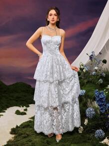 Abito romantico e fantasioso da sposa estivo con design a sottili spalline, impreziosito da fiocchi e orlo a strati - perfetto per vacanze estive, appuntamenti romantici e raduni serali