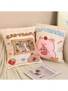 太可爱了！水豚抱枕礼盒套装来啦！一个包里装着好几只可爱的水豚，它们被裹在粉色格子包里，还有透明的窗户，还有水豚毛绒玩具、水豚毛绒玩具等等，简直是家居装饰的完美选择，或者当作舒适的抱枕、房间装饰或儿童礼物，也是日常使用的理想之选。 - 彩色 - 查看 3