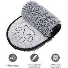 A Universal Chenille Pet Towel For Both Cats And Dogs. This Towel Is Quick-Drying And Plush, Comes With Double Pockets, Has Super Absorbency, Is Made Of Ultra-Fine Fiber, And Is Machine Washable.