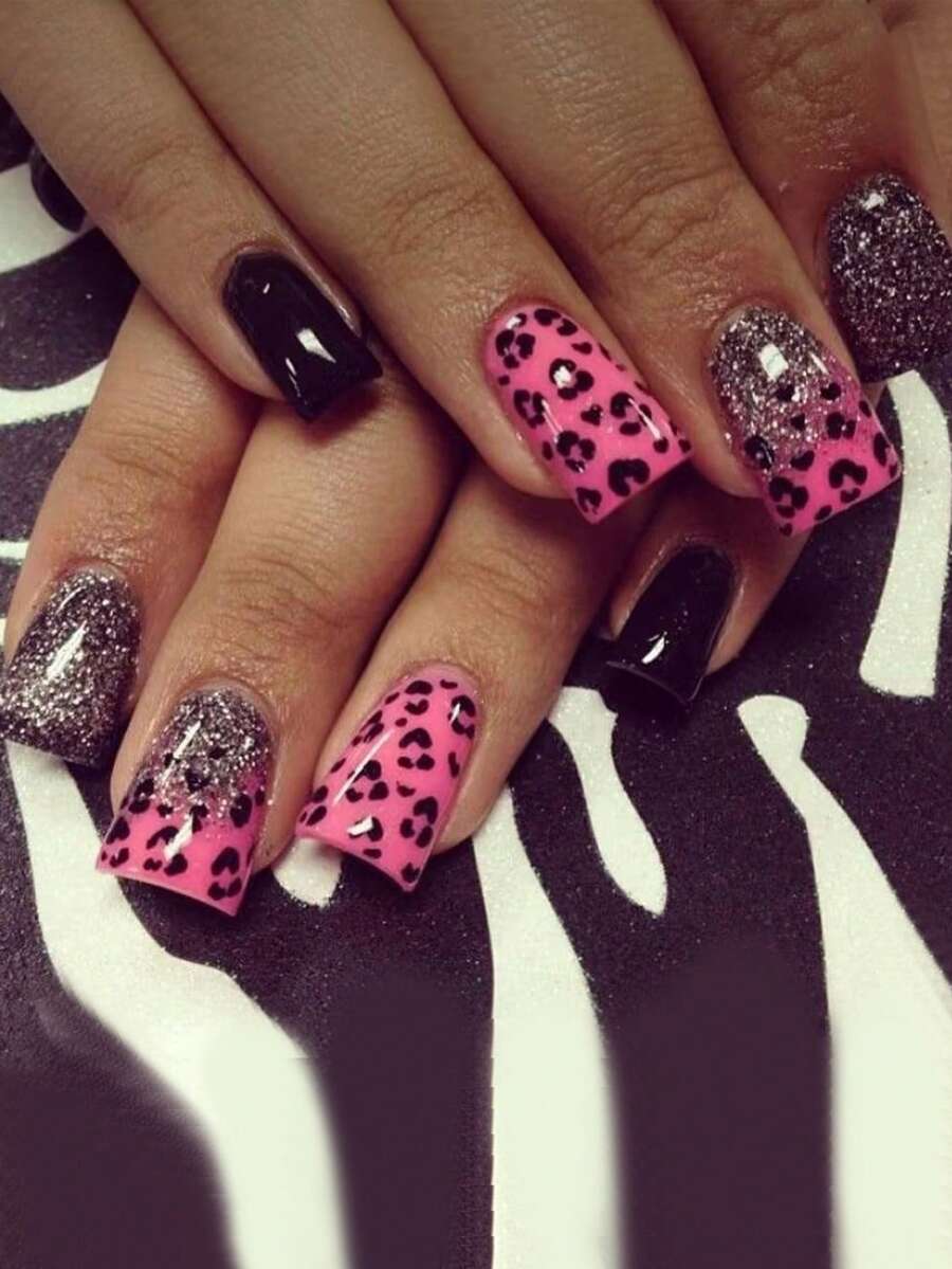 使用 24 件中号方形美甲按压指甲立即提升您的外观，简约优雅豹纹渐变闪光渐变粉色假指甲时尚银色闪光黑点豹纹假指甲全覆盖假指甲适用于女性和女孩，包括 1 张粘合标签和 1 件迷你锉刀条果冻凝胶随机发货指甲用品指甲 - 查看 1