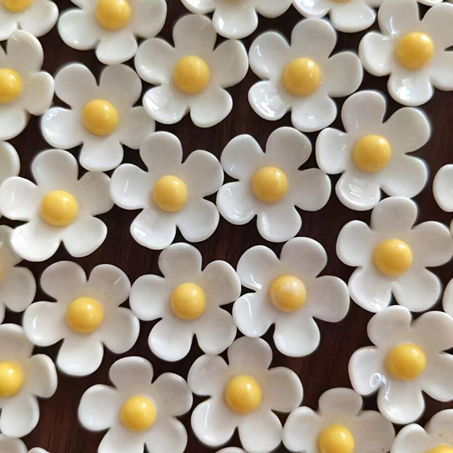 10/30/50pcs Resin Daisy Flower Decoration, Cute Floral Jewelry Making Supplies, DIY Crafts And Home Decor, Suitable For Weddings, Birthdays, Valentine's Day, Mother's Day - White - View 1