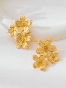 1 paire de délicates boucles d'oreilles à fleur dorée à 5 pétales, cadeau pour les femmes, mariage