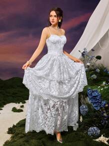 Abito romantico e fantasioso da sposa estivo con design a sottili spalline, impreziosito da fiocchi e orlo a strati - perfetto per vacanze estive, appuntamenti romantici e raduni serali