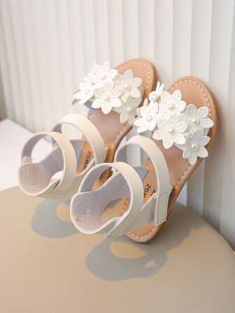 1 双女童花朵罗马凉鞋，休闲时尚圆头平底沙滩鞋，适合日常生活、度假和旅行