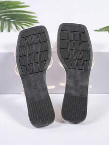 Sandalias planas con dedo abierto, de color blanco, estilo bohemio, con tira cruzada y punta cuadrada, para mujer. Diseño hueco, cómodo y versátil para vestir con vaqueros, apropiado para varios ocasiones como uso diario, vacaciones, compras, estilo de hada.