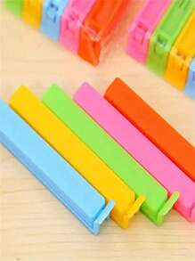 5/10/15 piezas de clips para envasar alimentos y patatas fritas, clips de conservación de alimentos que pueden soportar peso y tienen un sellado hermético. Fabricados en material de PVC a prueba de humedad y a prueba de polvo, son adecuados para diversas bolsas de plástico y de aperitivos, y se utilizan para el almacenamiento en la cocina y el hogar, accesorios de cocina y utensilios de cocina. Son adecuados para usar en dormir, viajar, oficina y escuela