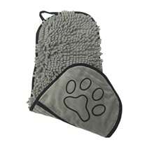 A Universal Chenille Pet Towel For Both Cats And Dogs. This Towel Is Quick-Drying And Plush, Comes With Double Pockets, Has Super Absorbency, Is Made Of Ultra-Fine Fiber, And Is Machine Washable.