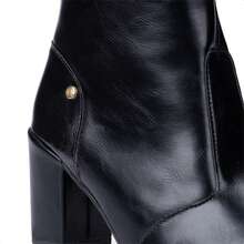 Domidona Bota Social Feminina Elegante Cano Alto Bico Afinado Salto Alto Bloco Confortável e Casual - Preto - Visão 8