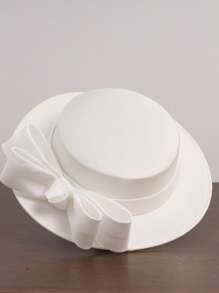 Eleganter breitkrempiger Hut mit weißer Blume und Schmetterling, geeignet für formelle Bälle, Kirchendekoration, Kentucky Style, Hochzeitskleider, Cocktail- und Teekleider, flacher Damenhut