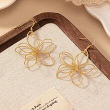 1 Paar modische und elegante Cut Out geometrische Blumen Ohrringe