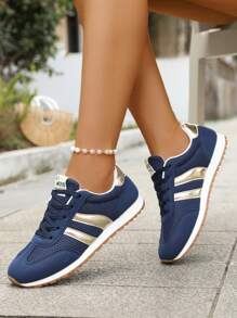 Nouvelles baskets décontractées 2025 à semelle épaisse, vintage pour femmes. Chaussures de sport légères, respirantes et confortables avec lacets. Semelle antidérapante et souple, mode