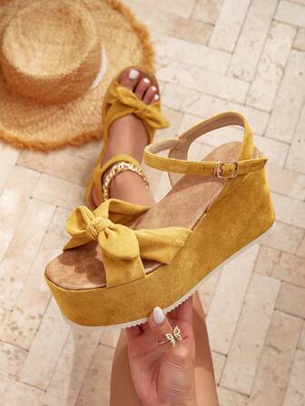 Sandales à talons compensés de style plage antidérapantes pour femmes, avec semelle épaisse. Sandales surélevées de plein air avec fermeture éclair