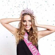 1 套生日绶带女王和皇冠女士彩色生日头饰和生日女王绶带套装生日快乐皇冠女士水晶生日皇冠成人女士生日装饰品，圣诞节