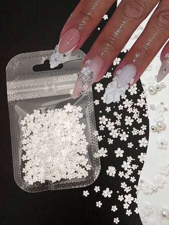 5 جرام من الراتنج الأبيض 3D زهرة صغيرة، تزيين أظافر بالخرز الفضي والخرز اللؤلؤي