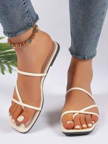Sandalias planas con dedo abierto, de color blanco, estilo bohemio, con tira cruzada y punta cuadrada, para mujer. Diseño hueco, cómodo y versátil para vestir con vaqueros, apropiado para varios ocasiones como uso diario, vacaciones, compras, estilo de hada.