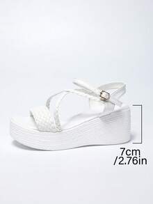 大码女式夏季编织带露趾休闲百搭防滑厚底日常穿着舒适简约坡跟凉鞋，适合搭配裤子和裙子