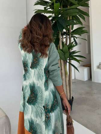 这款女士优雅多色扎染拼接设计艺术波西米亚风长袍，尽显优雅精致的风格，适合所有季节和各种文化活动。无论是日常穿着还是正式场合，亦或是参加派对、节日庆典和旅行，它都是您的理想之选。