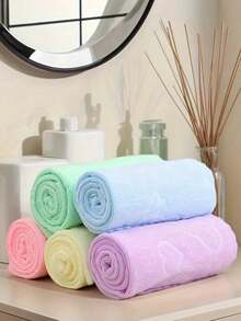 Ręczniki 1/3/4 szt., Ręczniki z wytłoczonym słodkim misiem z kreskówki, Miękkie, chłonne, szybkoschnące ręczniki do twarzy, Wysokiej jakości ręczniki prezentowe dla mężczyzn i kobiet, Artykuły łazienkowe i domowe, Salon, Sypialnia, Łazienka, Wykonane z dzianiny poliestrowej, Tkactwo o tematyce kosmicznej, Szkoła, Powrót do szkoły, Podróże, Niezbędne artykuły podróżne, Artykuły domowe, Ręcznik, Pielęgnacja skóry - Wielokolorowe - Zobacz 4