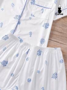 Set de 2 piezas de pijama para mujer de talla grande con estampado de tema oceánico, que incluye camisa de manga corta con cuello y botones, y pantalones cortos de cintura elástica holgada, de uso diario, cómodo y elegante para fiestas y uso casual en casa.