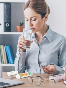 Portable Colorful 3 Spaces Medicine Case Health Care Container Case Pill Box Splitters Travel Pill Box Tiny Box Easy To Carry - Multicolor - View 2