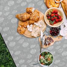 1 pièce Couverture de pique-nique avec poignée de transport, tapis de pelouse de camping portable, tapis pliable extérieur à 3 couches épaissi, style feuille grise douce et confortable, matériau en tissu Oxford résistant à l'usure, imperméable, anti-sable, résistant à l'humidité et anti-salissures, lavable en machine, couverture de parc pratique, pour voyages, randonnées, trekkings, plages enneigées et festivals de musique, jardins, patios, intérieur, extérieur, plage