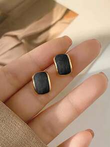 1 Cặp bông tai hình học tối giản màu đen vuông thanh lịch cổ điển sang trọng đa năng dành cho nữ - màu đen - Xem 2