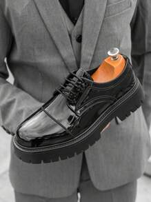 Zapatos Oxford formales de negocios para hombres con suela gruesa, de cuero brillante y con cordones de dos tonos