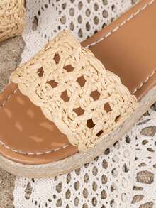 1 Pair Kids Summer Simple Straw Woven Beach Holiday Platform Hollow Out Fashion Girls Slippers - Apricot - View 7